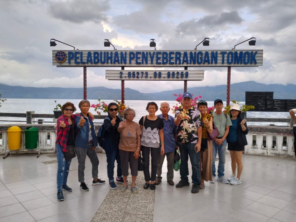 tomok lake toba